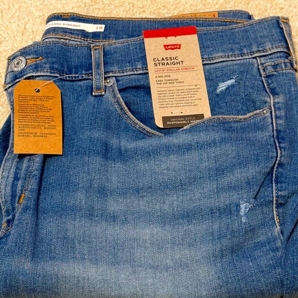 NWT - Levi's - Womens Classic Straight Light Distressed Jeans - Size 18